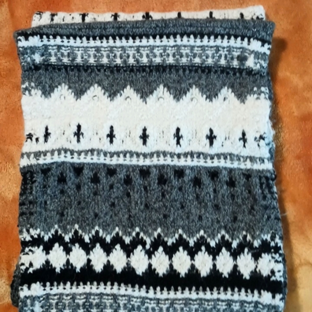 American Eagle Outfitters infinity scarf